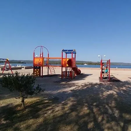 Apartman Apartman Maris, *
