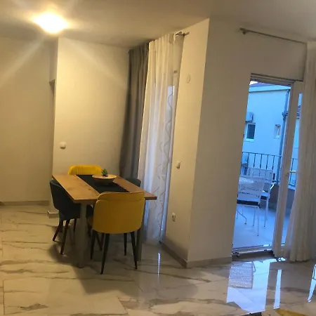 Apartman Maris, 투라니
