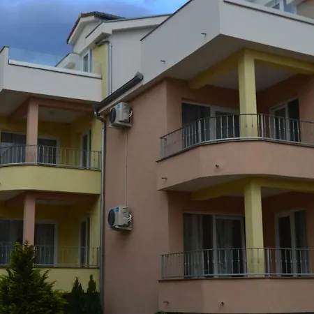 Apartman Maris, * 투라니