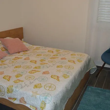 Apartman Maris, * 투라니